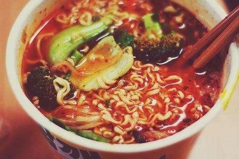 带你吃瓜丧尸泡面视频,泡面救星！带你揭秘“带你吃瓜丧尸泡面”视频背后的惊悚美食之旅