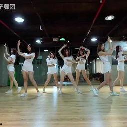 舞蹈女神吃瓜图片视频,趣味视频引网友热议